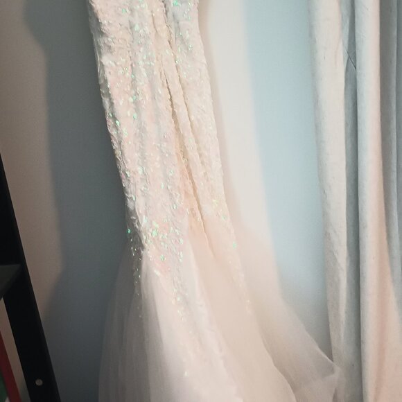 Stunning Sherri Hill pre owned white mermaid gown size 4 - Picture 2 of 7